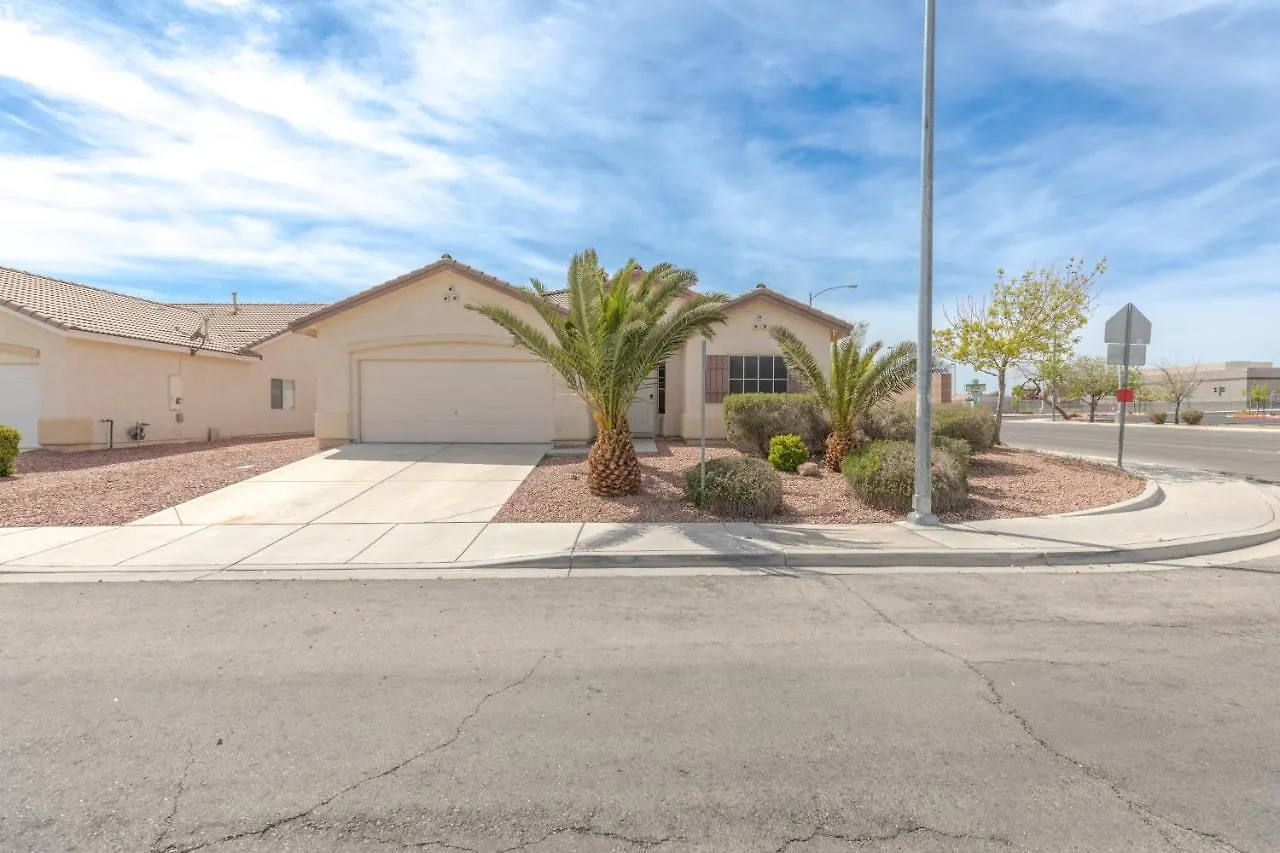 Beautiful Spacious Single Story Vegas Home location